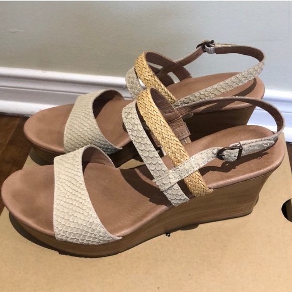 UGG Wedge Sandals - Picture 5 of 6
